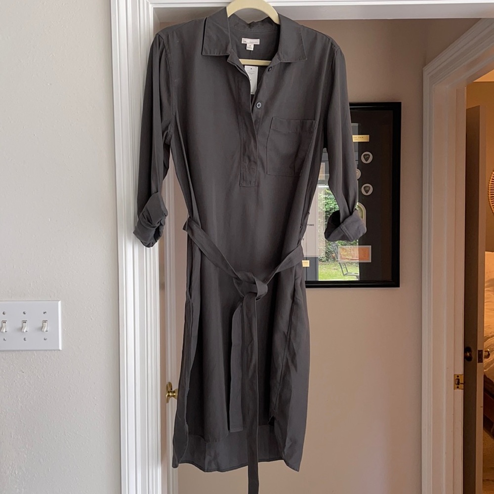 Gap women’s army green utility dress with pockets and belt!